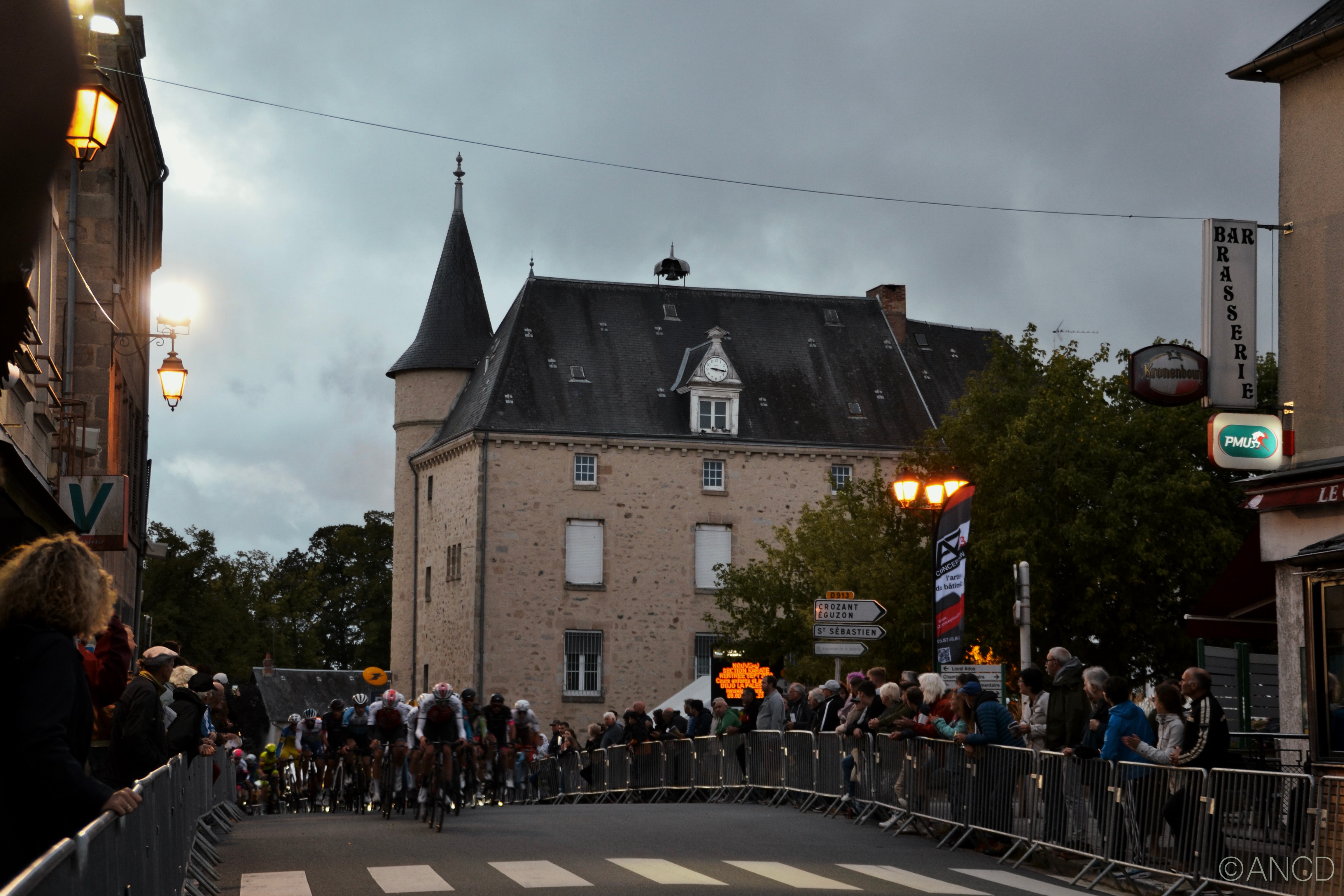 61 ième Critérium cycliste professionnel en nocturne
