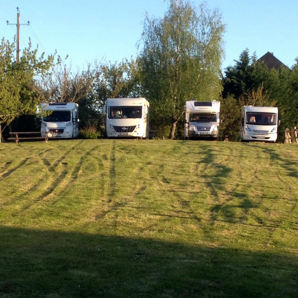 Aire de Camping-Car - La Ferme de Brossard, Lanteuil