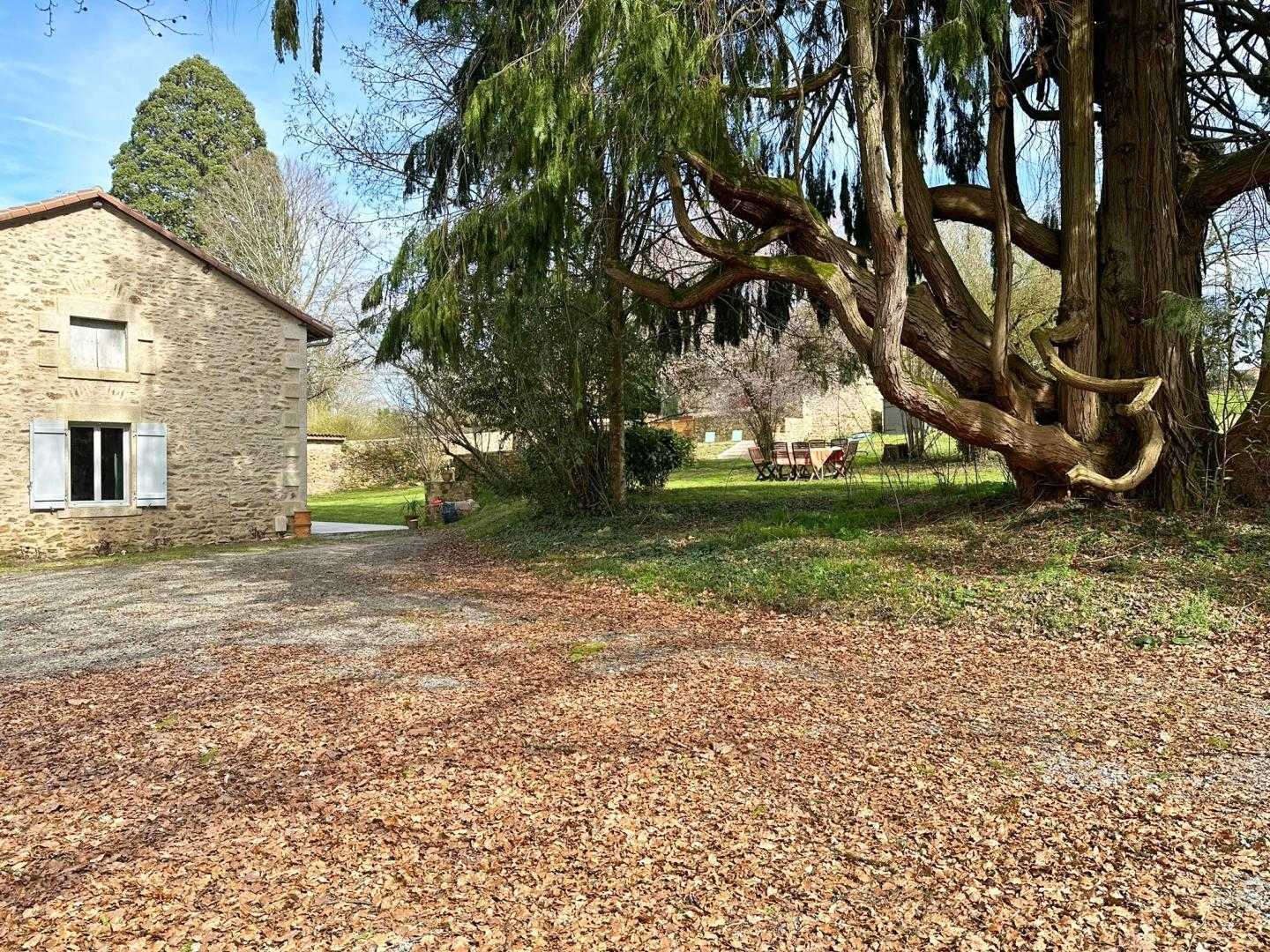 Le logis de la Roche, Saint-Priest-Taurion - photo 16