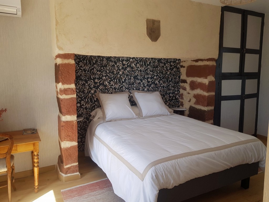 Maison d'Hôtes en Grès Rouge, Lanteuil - photo 14