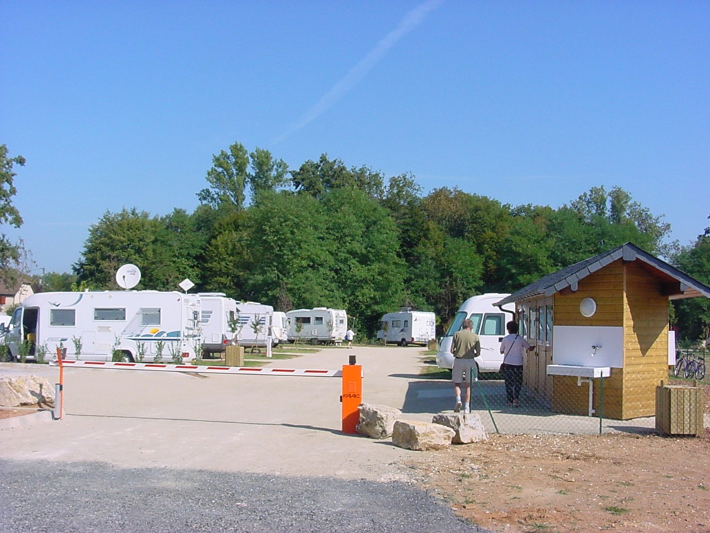 Aire d'accueil de camping-cars d'Objat - photo 4