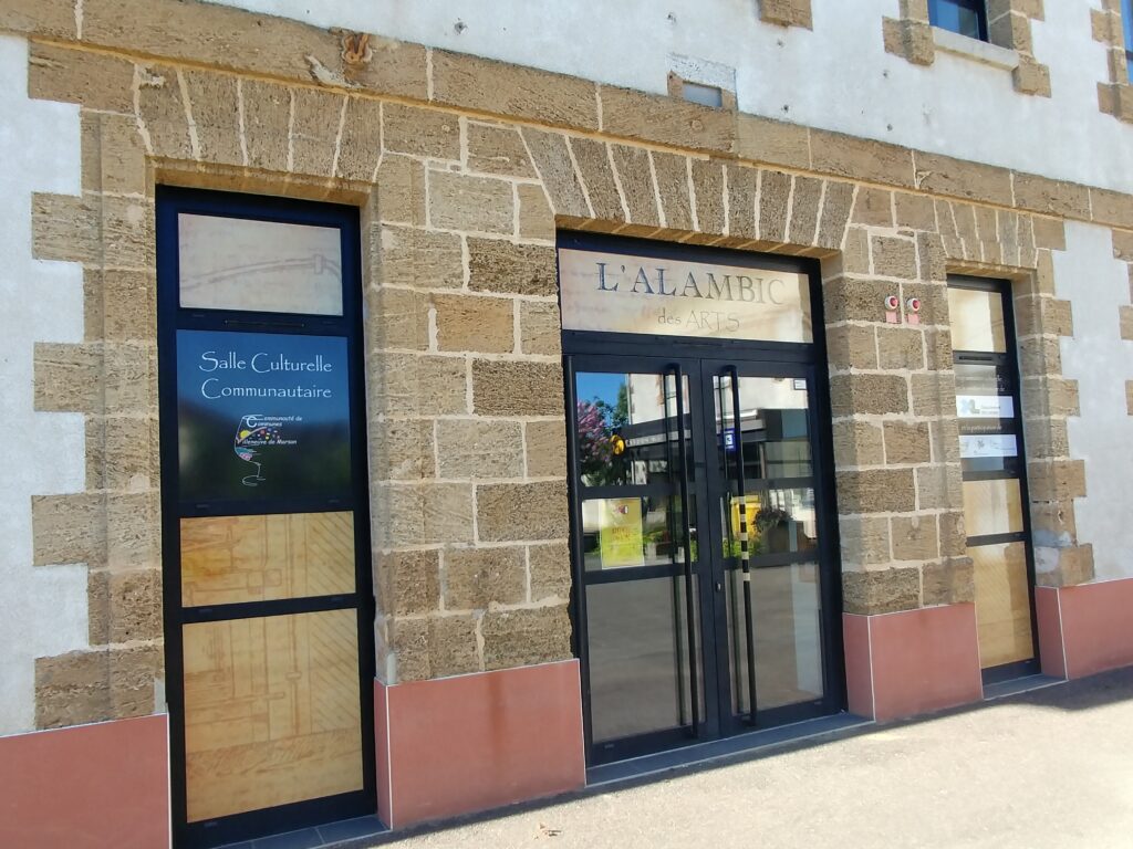 Théâtre : La famille vient en mangeant