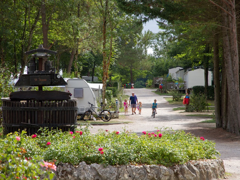 Camping Le Pressoir, Petit-Palais-et-Cornemps - photo 2