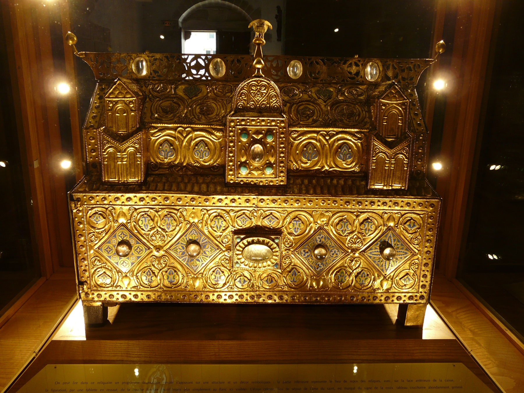 Eglise Saint-Antoine - Châsse reliquaire et dalmatique, Ambazac - photo 2