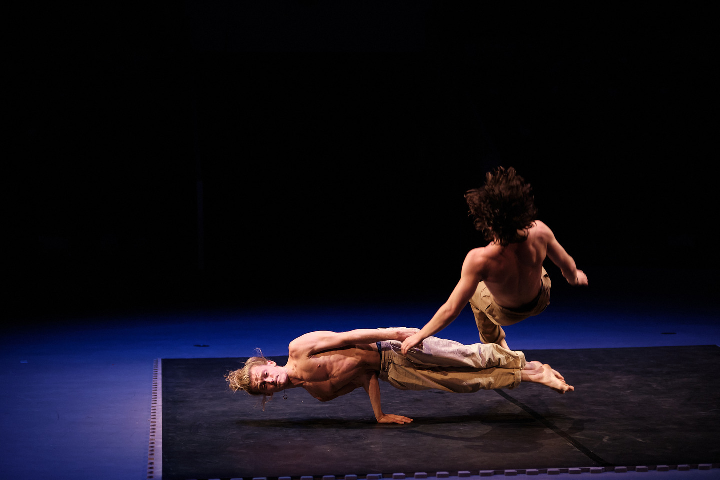 Agora Pôle National Cirque - Au commencement était la chute / Jules Houdin et Guilhèm Charrier