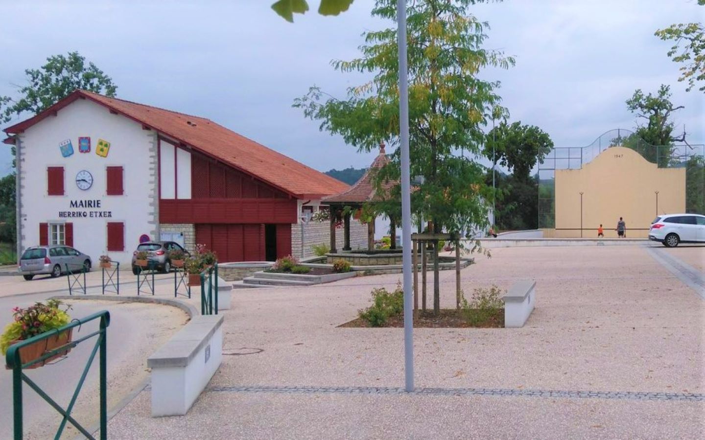 Vide-grenier et vide-poussette