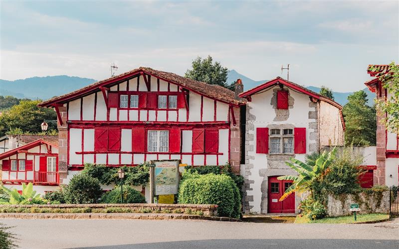 Tours et détours d'une rue toute droite