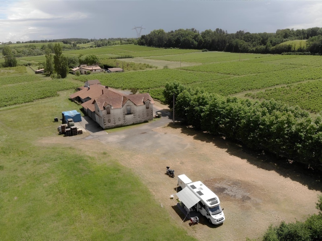 Aire de camping-cars du vignoble Pestoury, Yvrac - photo 3