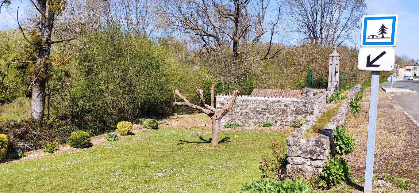 Aire de pique-nique du lavoir de Fondmorand