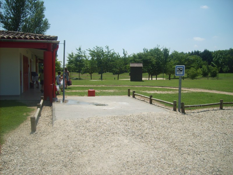 Aire de camping-cars de Fontet - photo 3