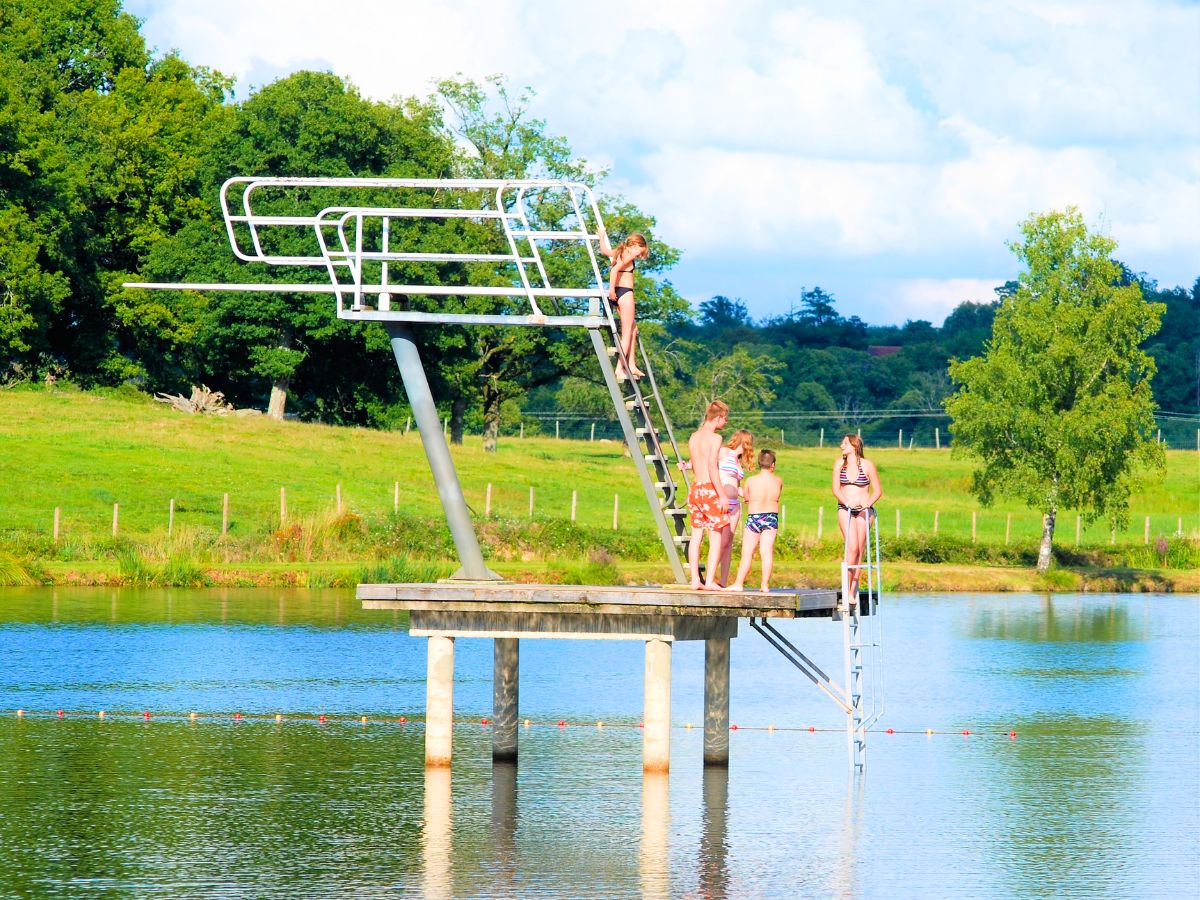 Aire d'accueil Camping-car Park, Saint-Hilaire-les-Places - photo 4