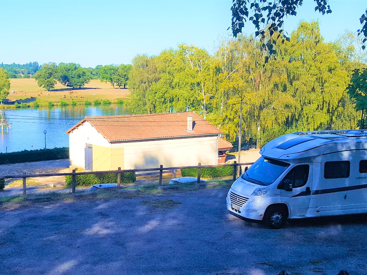 Aire d'accueil Camping-car Park, Saint-Hilaire-les-Places - photo 9