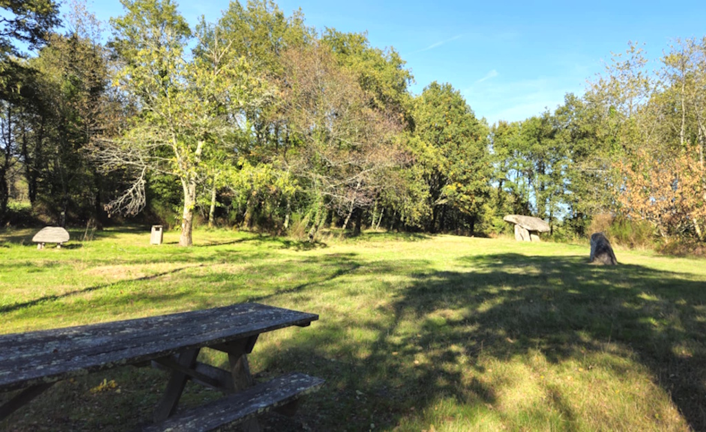 Aire de pique-nique au site du dolmen de chez Moutaud