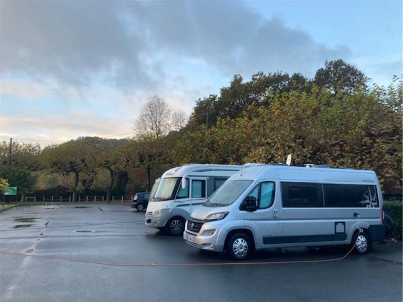 Aire de stationnement de camping cars