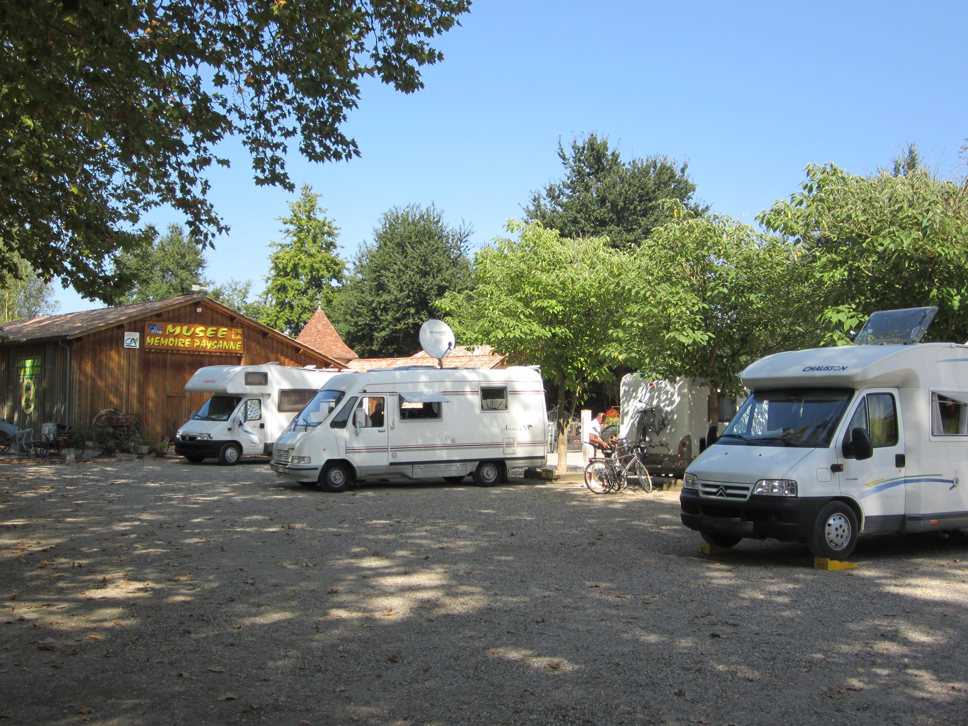 Aire de camping-cars de Villeton - photo 2
