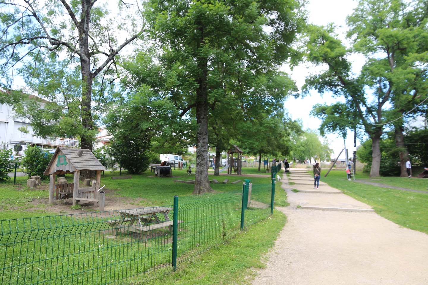 Aire de jeux - Lacaou