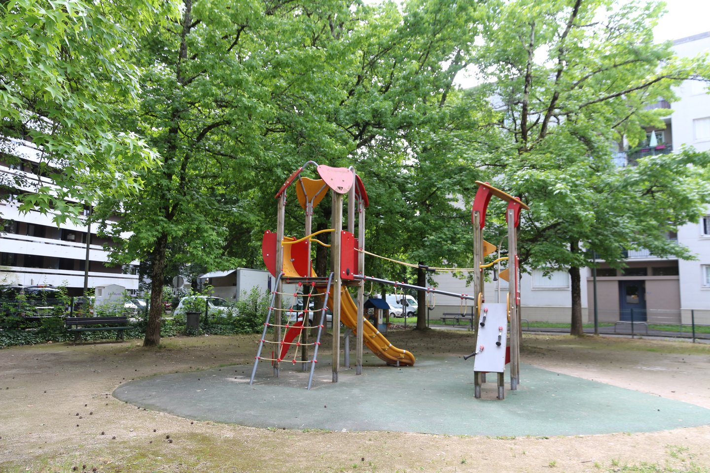 Aire de jeux - Quartier Saragosse - photo 2