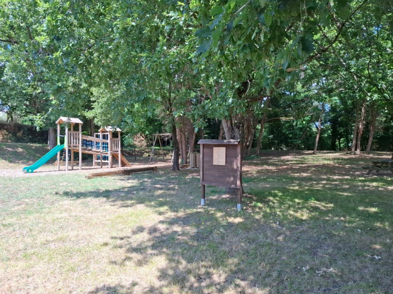 Aire de pique-nique et de jeux de Noaillac