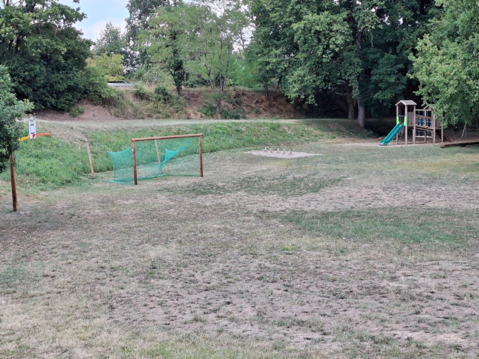 Aire de pique-nique et de jeux de Noaillac - photo 2