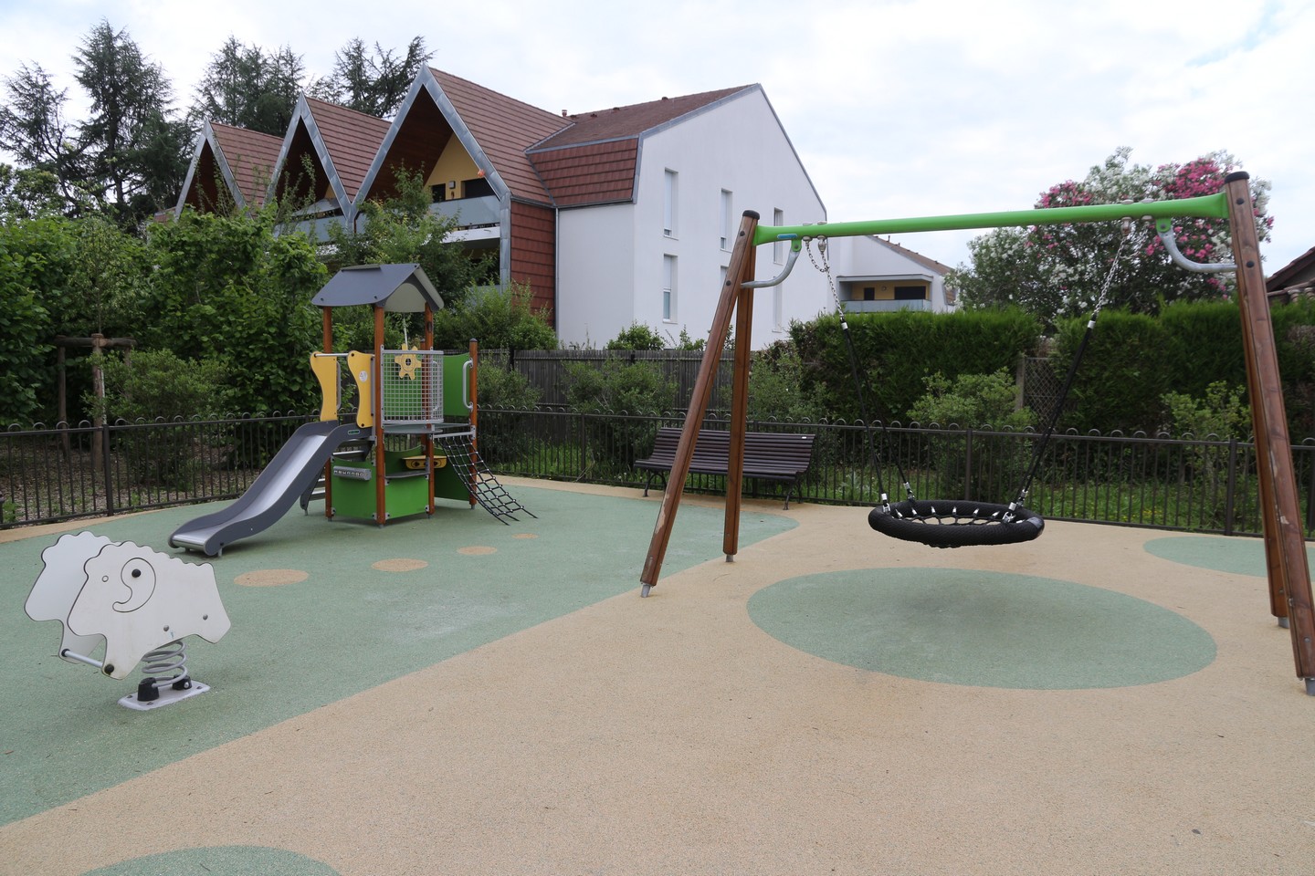 Aire de jeux-Square Mazoyer