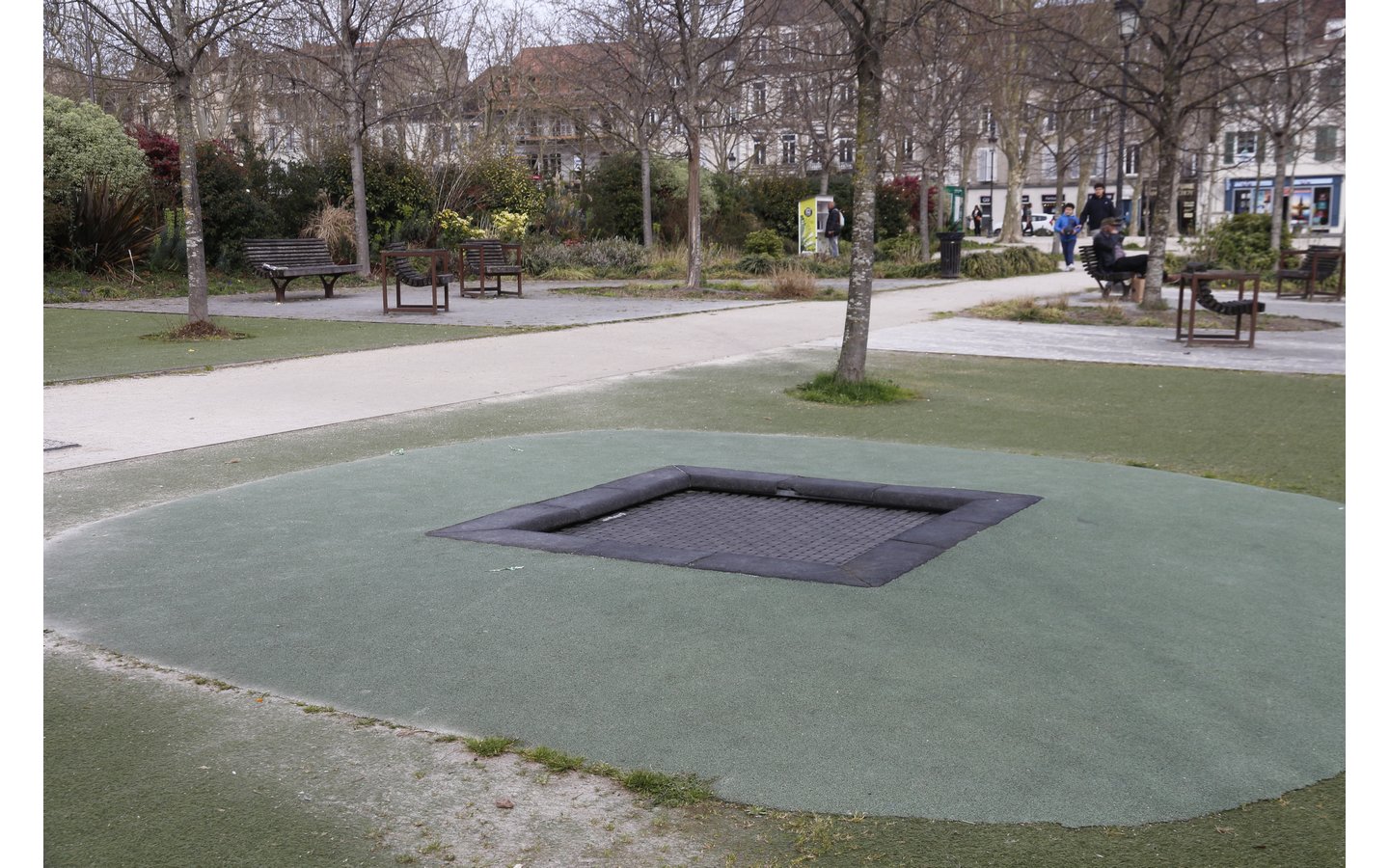 Aire de jeux - Place de Verdun Sud - photo 3