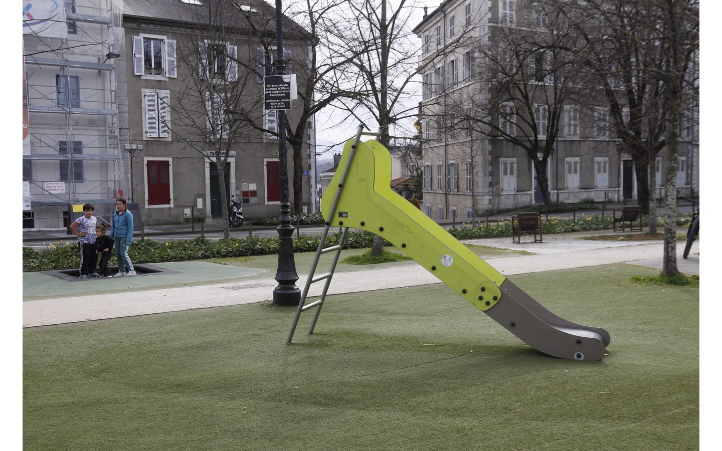 Aire de jeux - Place de Verdun Sud - photo 4