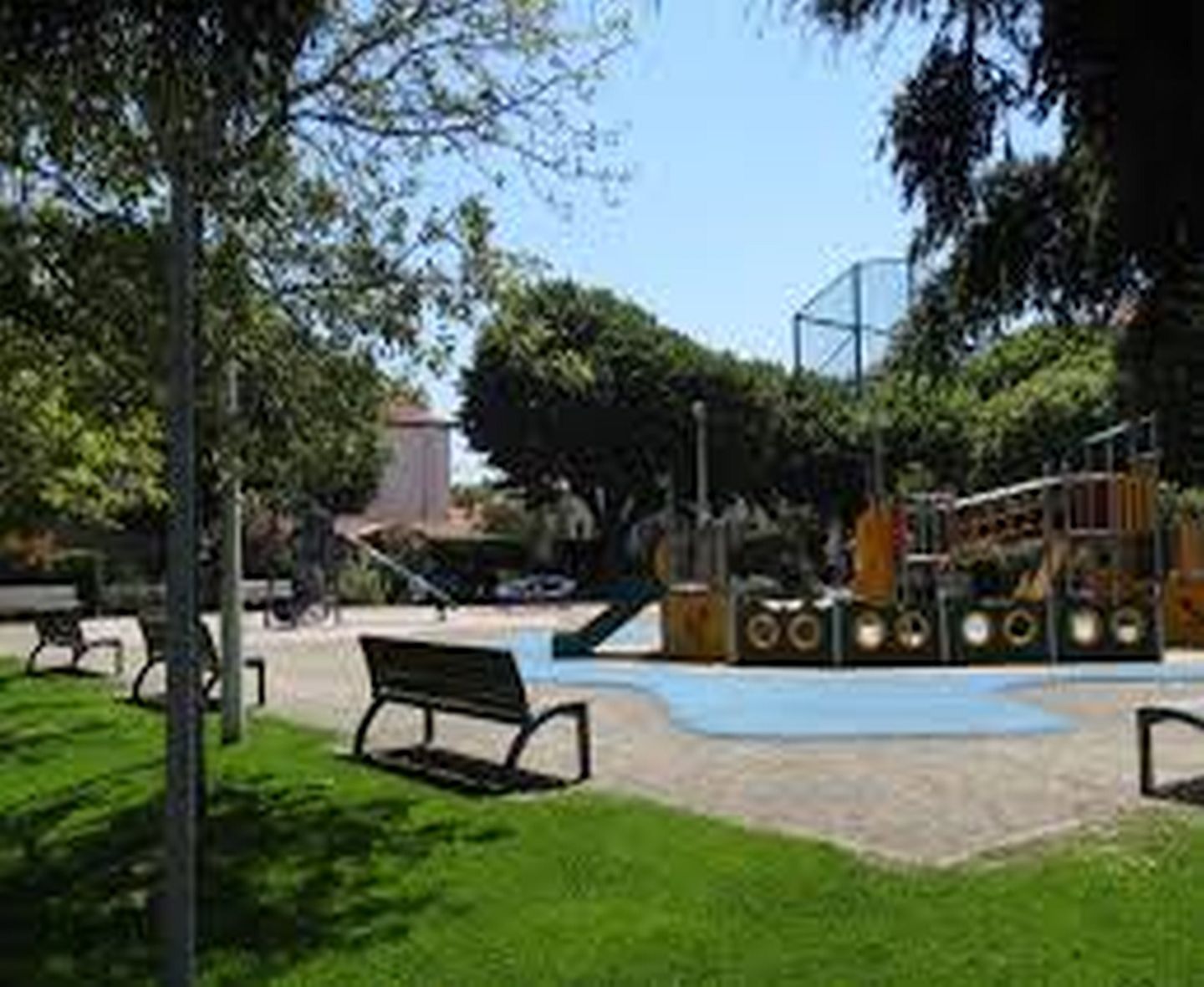 Aire de Jeux Parc Mazon - photo 3