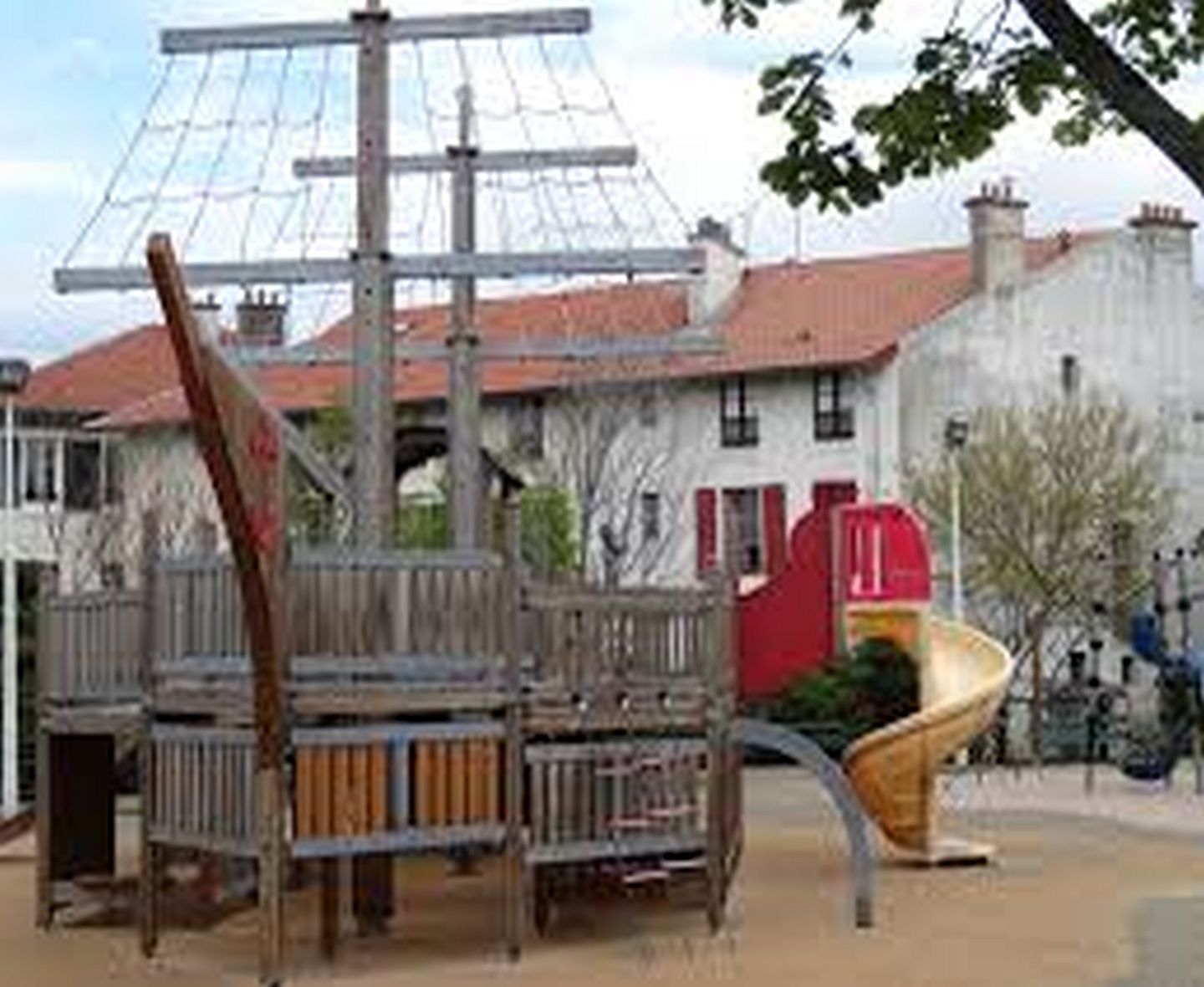 Aire de Jeux Parc Mazon