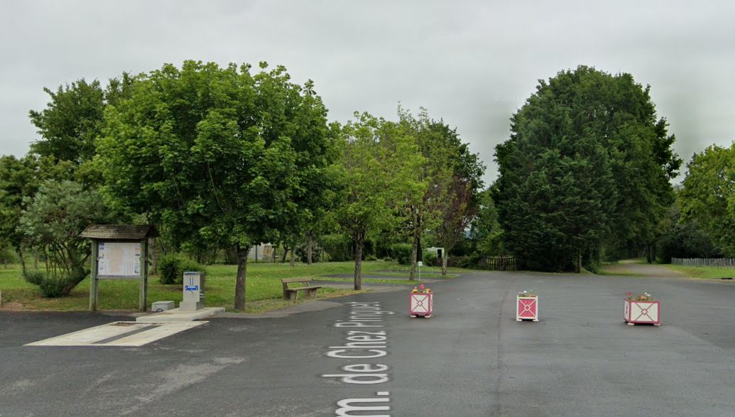 Aire de pique nique - Aire de camping-car de Bourpeuil