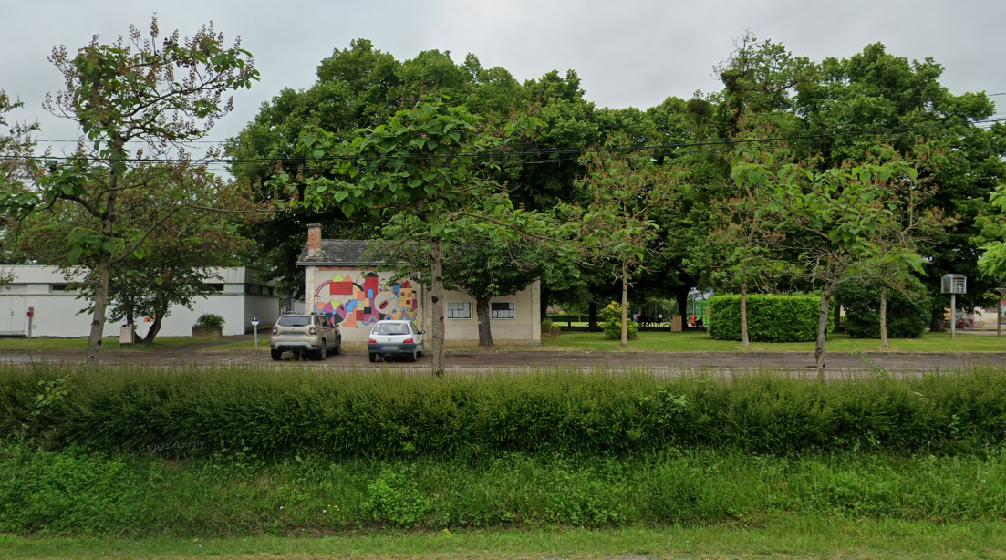 Aire de pique nique - Centre aquatique de L'Isle Jourdain