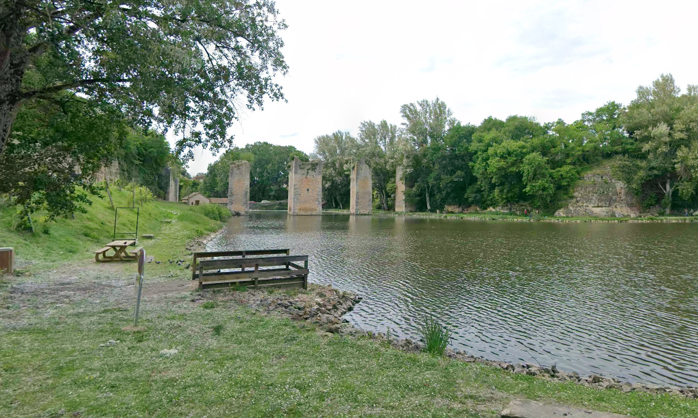 Aire de pique nique - Étang de Lussac-les-Châteaux
