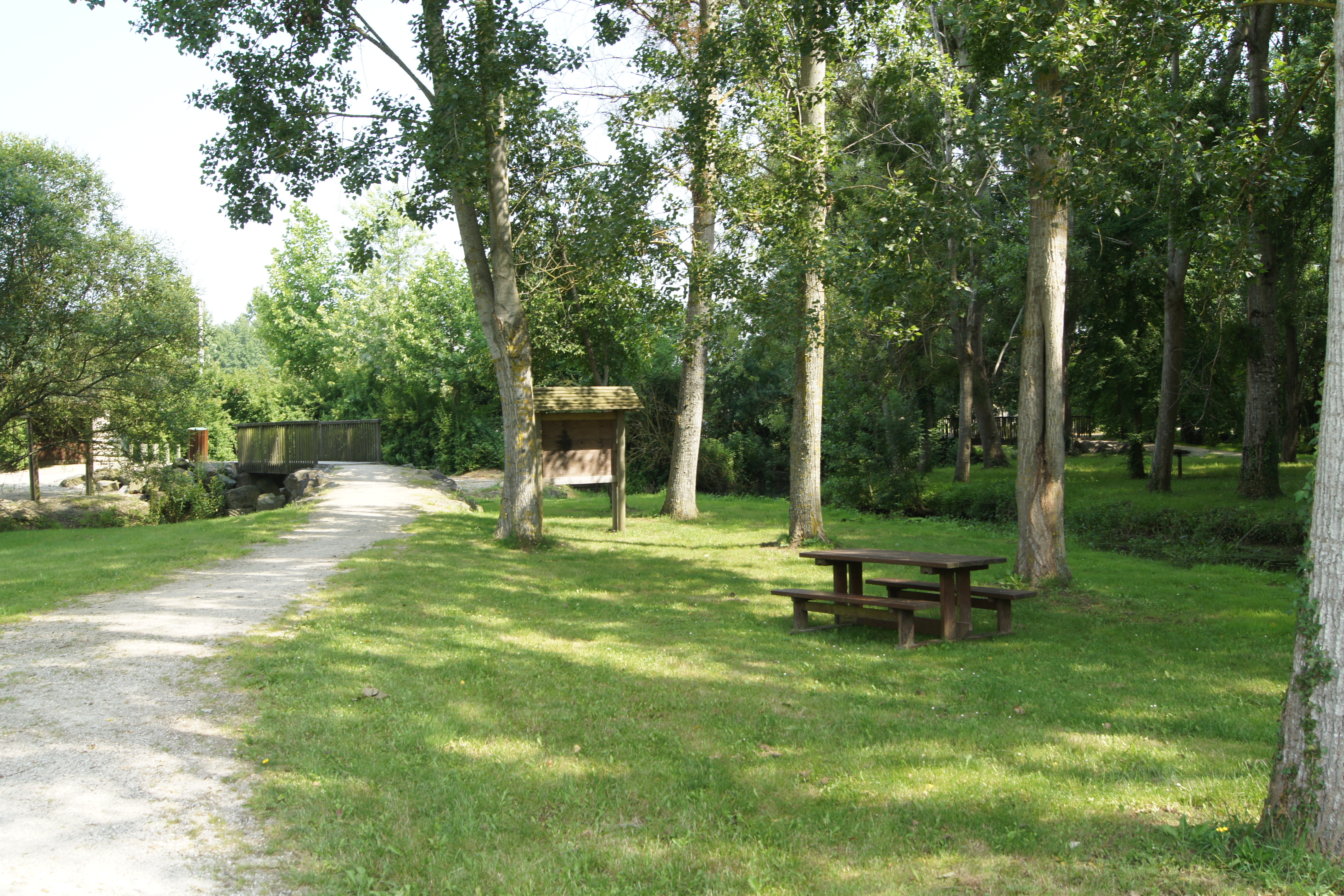 Aire de pique nique des Jardins de la Clouère - photo 2
