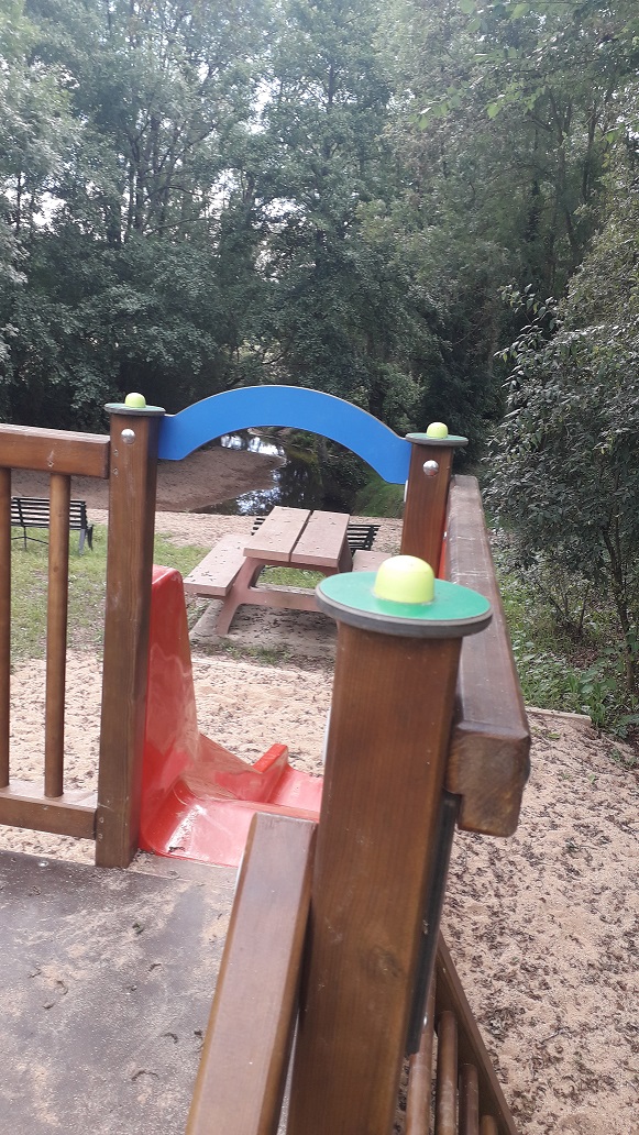 Aire de pique nique - Saint-Léomer