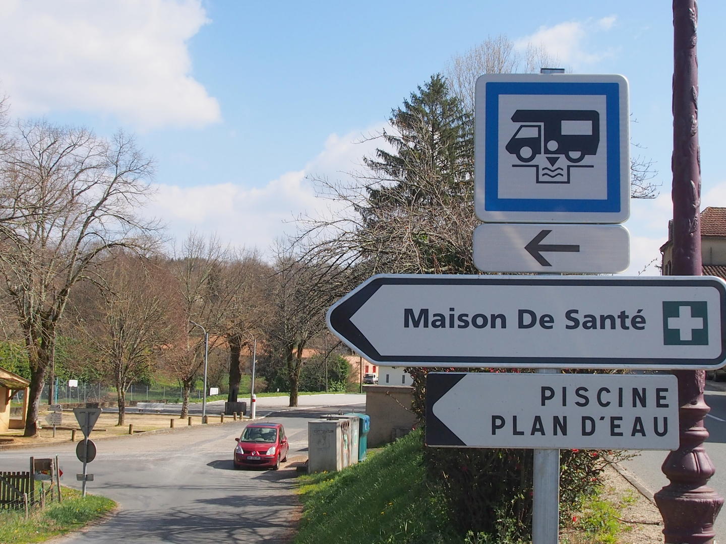 Aire de services de Villefranche-du-Perigord, Villefranche-du-Périgord