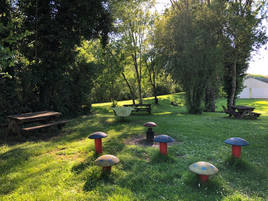 Aire de service vélos du Moulin du Duellas de St Martial d'Artenset