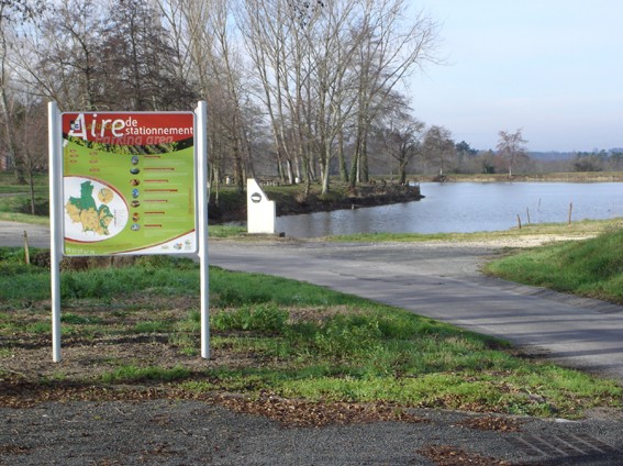 Aire de stationnement de Laruscade