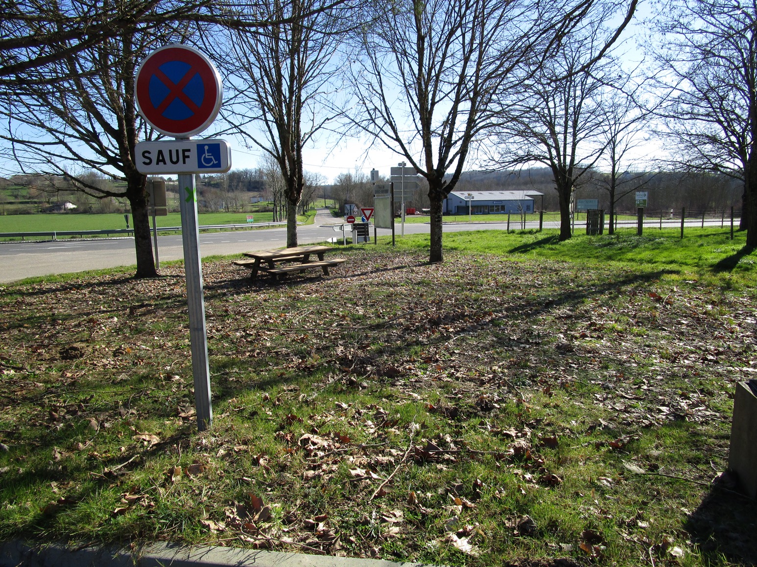 Aire de pique-nique à Saint-Sernin - photo 2