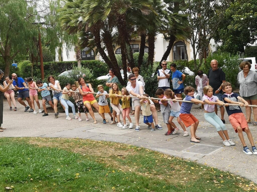 https://cdt64.media.tourinsoft.eu/upload/Animation-famille-mini-olympiades---Hendaye-Tourisme.jpg