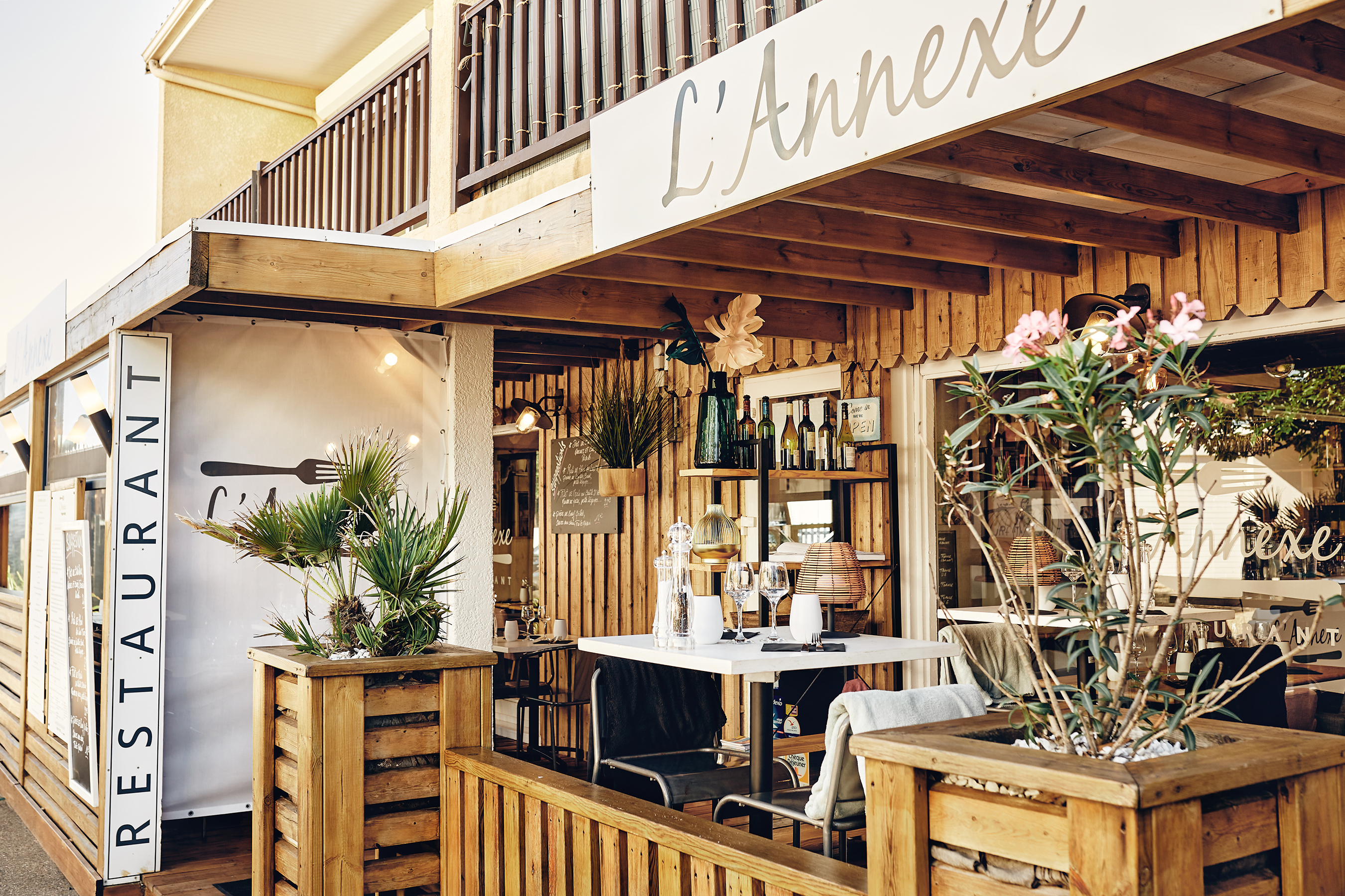 Neptune Cocktails Bar & Food