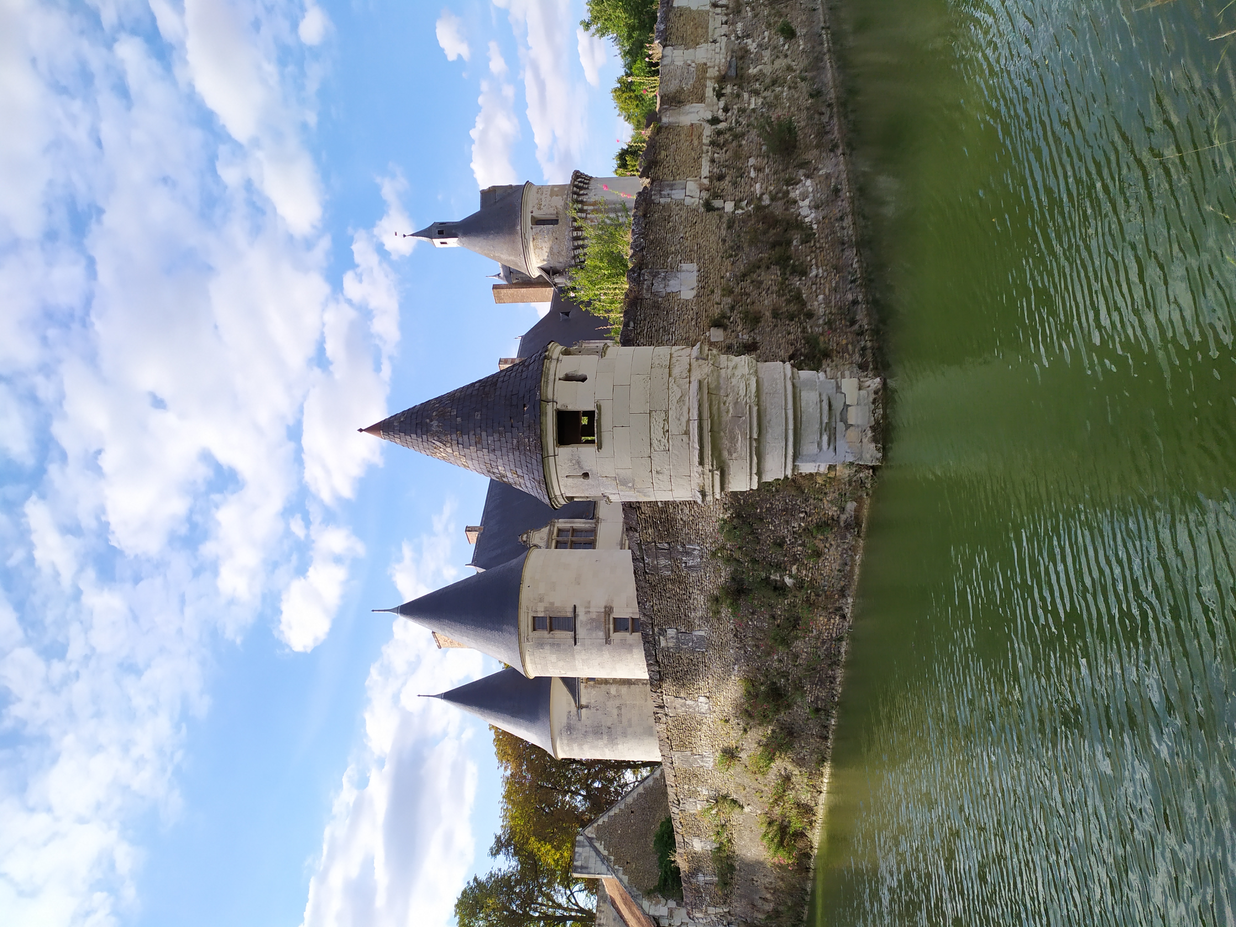 Visite des extérieurs du château de Coussay