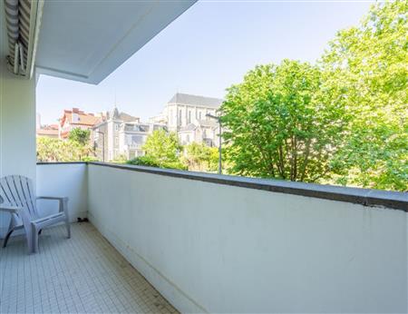 Grand appartement en plein centre-ville Grand appartement en plein centre-ville