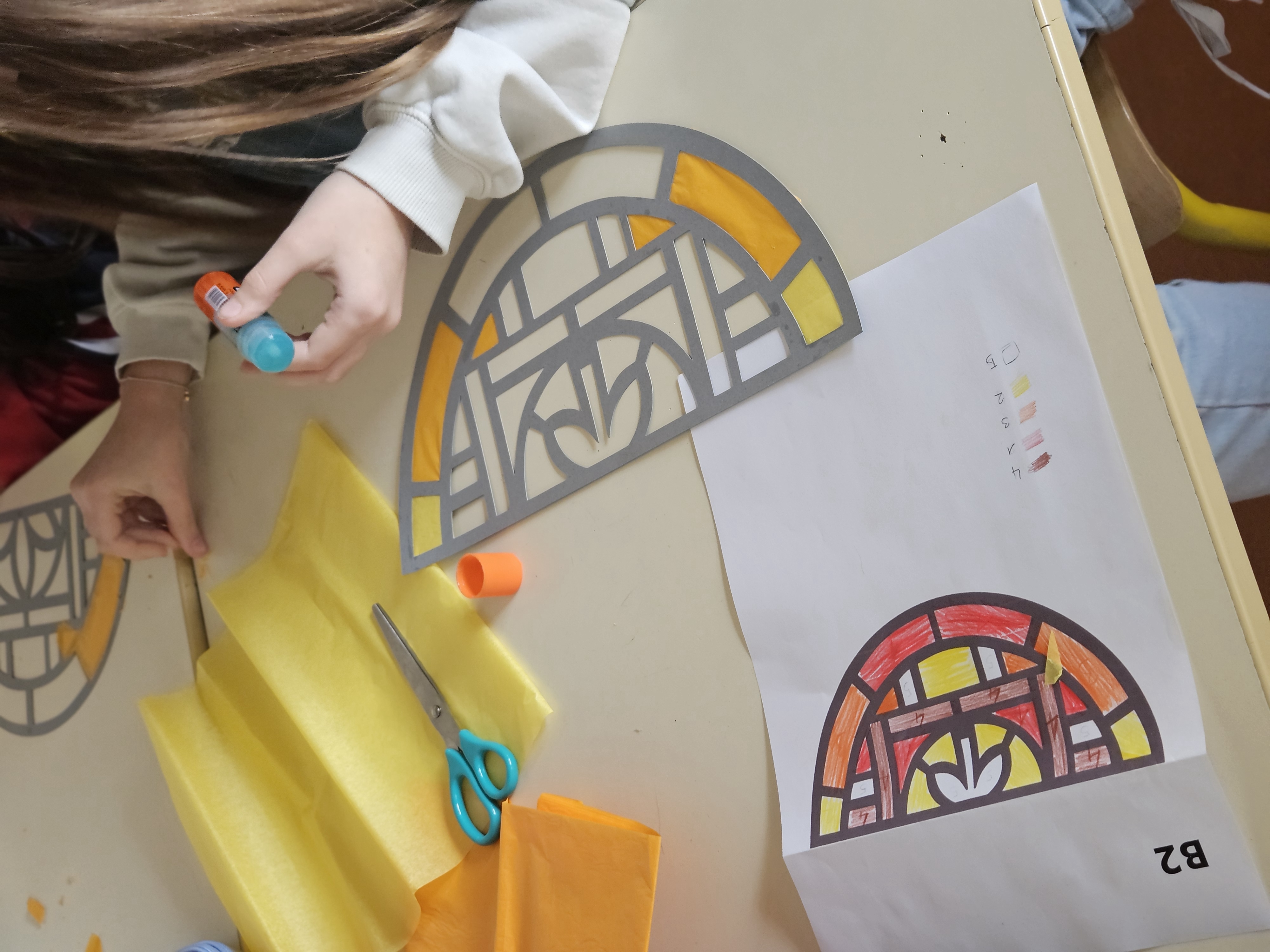 Atelier enfant 5-7 ans : Mon vitrail coloré