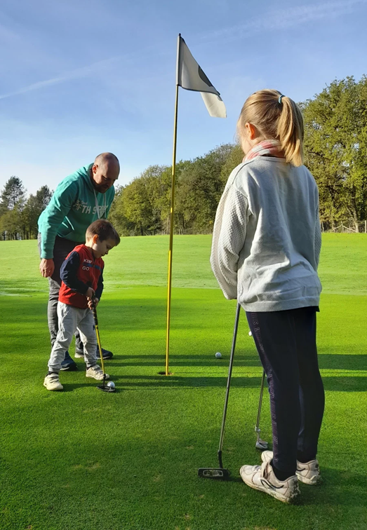 Les Ateliers enfants : Initiation au Golf en collaboration avec le golf de Roiffé, Roiffé - photo 2