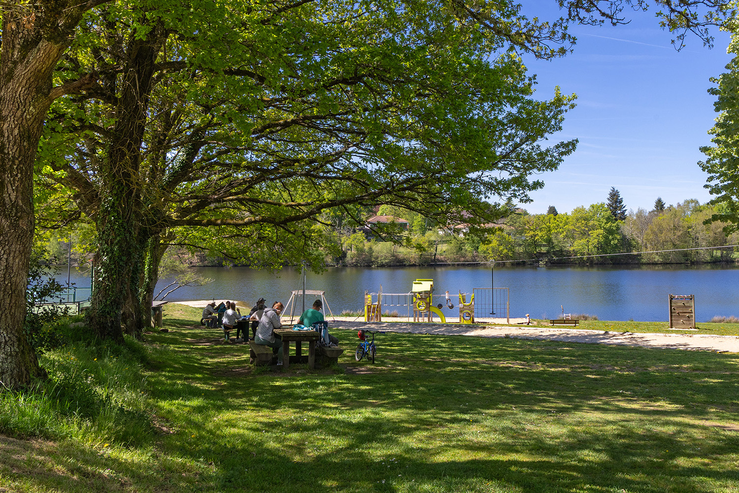 Aire de pique-nique - Lac de Sagnat