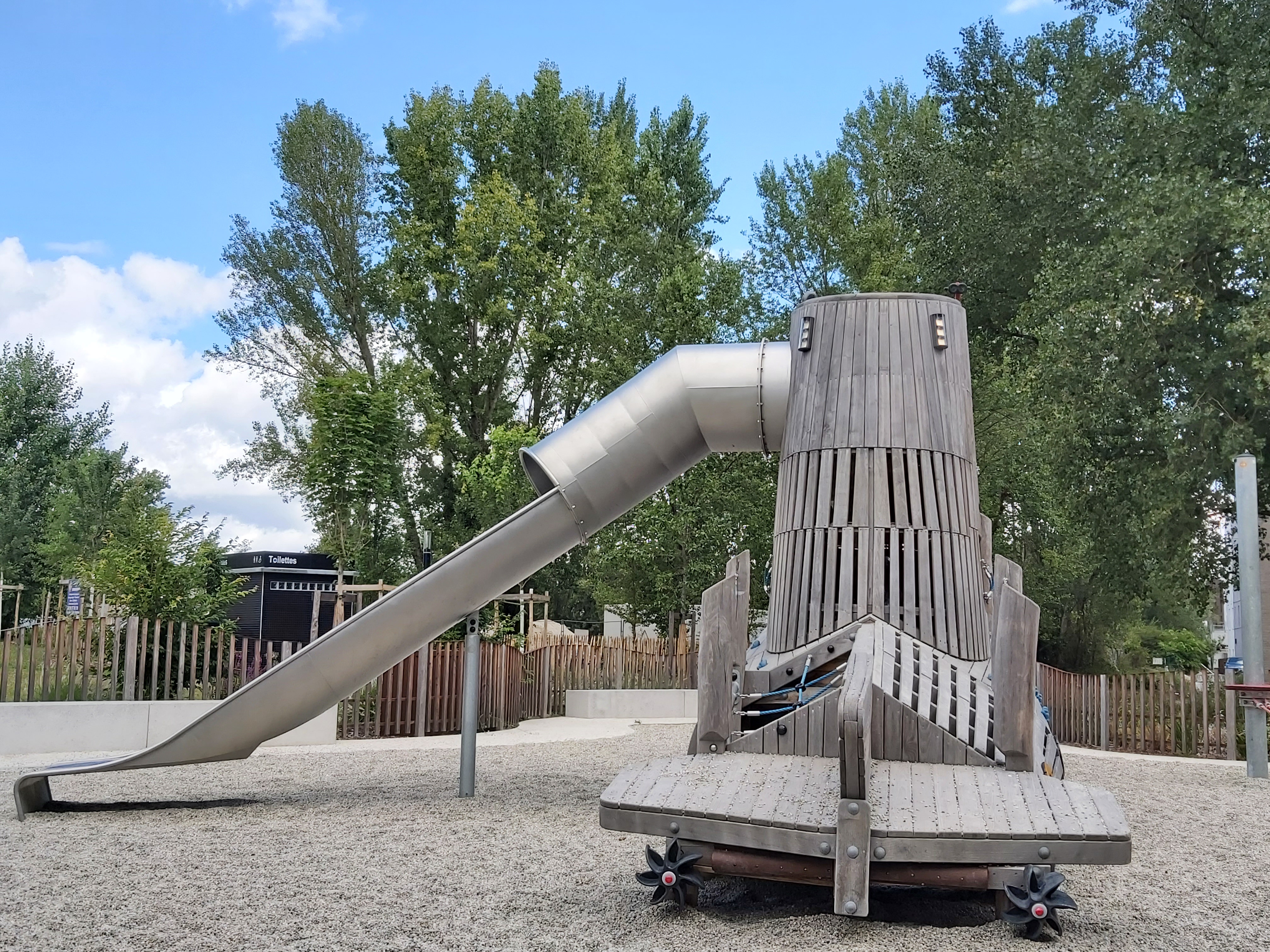 Balade à roulettes - Base sous-marine