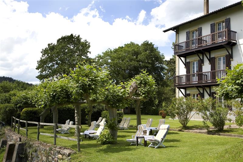 Hôtel Les Jardins de Bakea