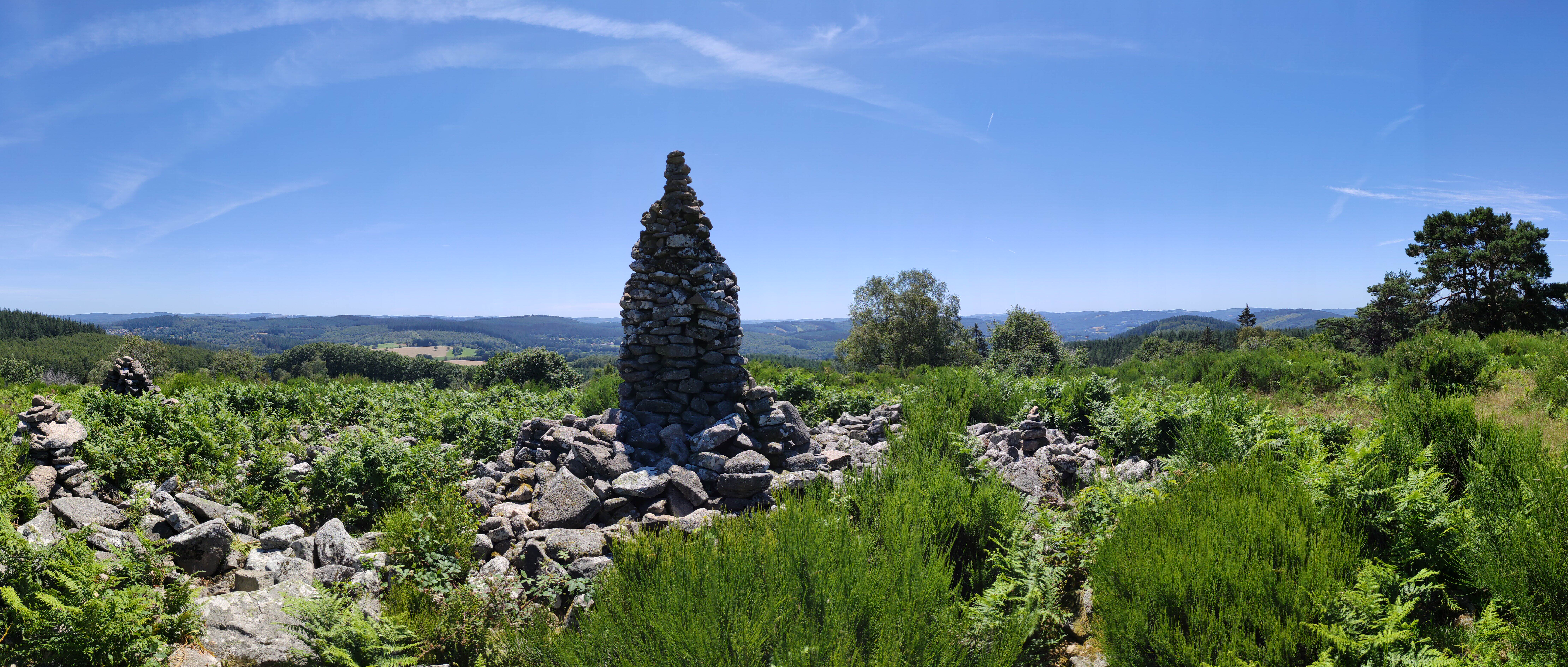 Le Puy La Besse, Les Roches Brunagéres