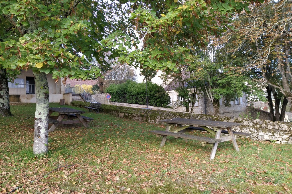 Aires de pique-nique à Beaumont-du-Périgord — Services pratiques à Dordogne
