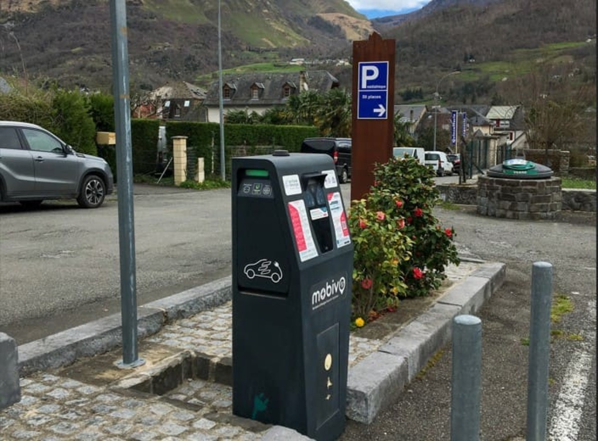 Borne de recharge électrique voiture