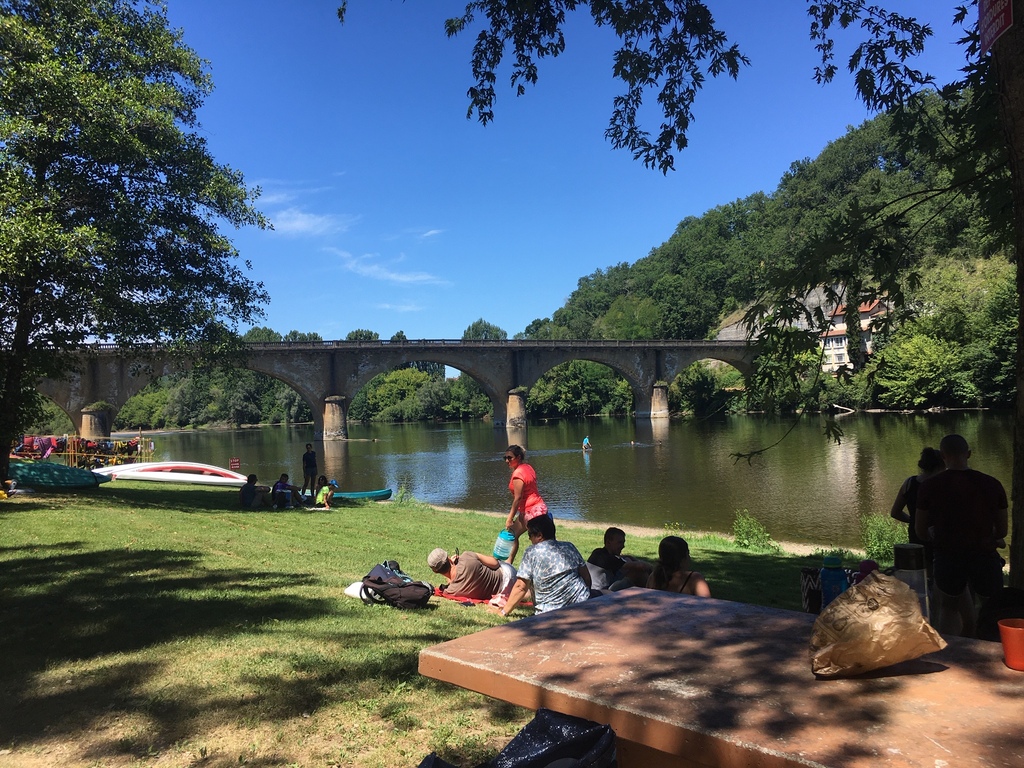 Aire de pique nique au Buisson de Cadouin